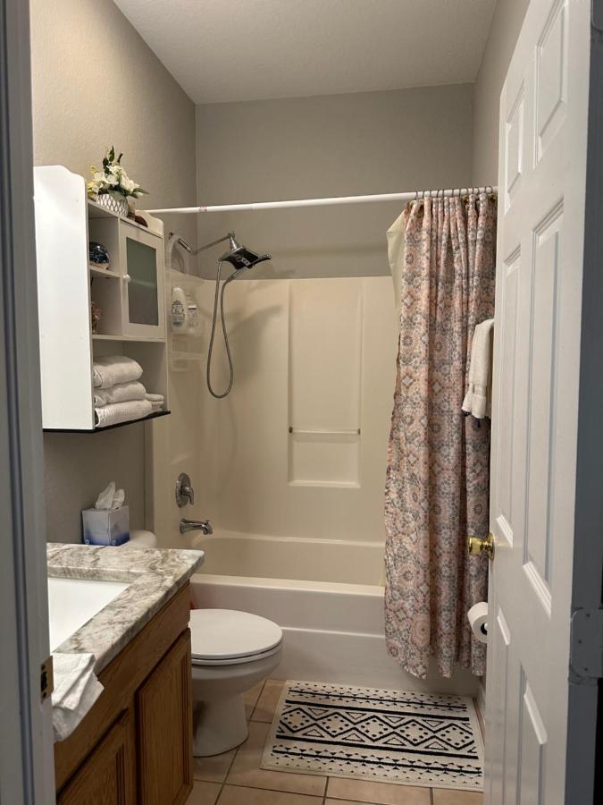 Quiet Room In A Family Home ลีไฮเอเคอร์ส ภายนอก รูปภาพ