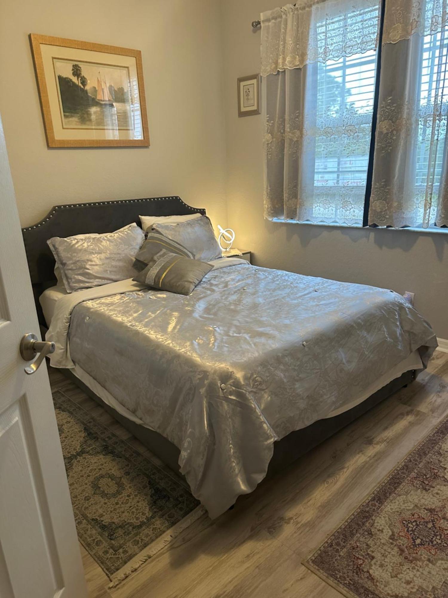 Quiet Room In A Family Home ลีไฮเอเคอร์ส ภายนอก รูปภาพ